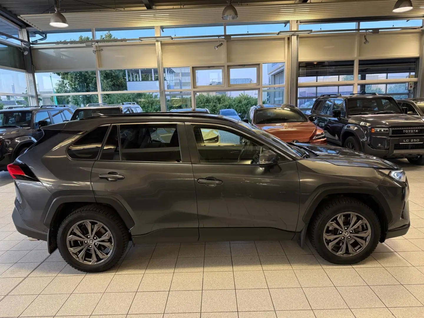 RAV 4 HYBRID-4x4-LED-LEDER-KAMERA-18 ZOLL-29.990