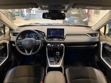 RAV 4 HYBRID-4x4-LED-LEDER-KAMERA-18 ZOLL-29.990