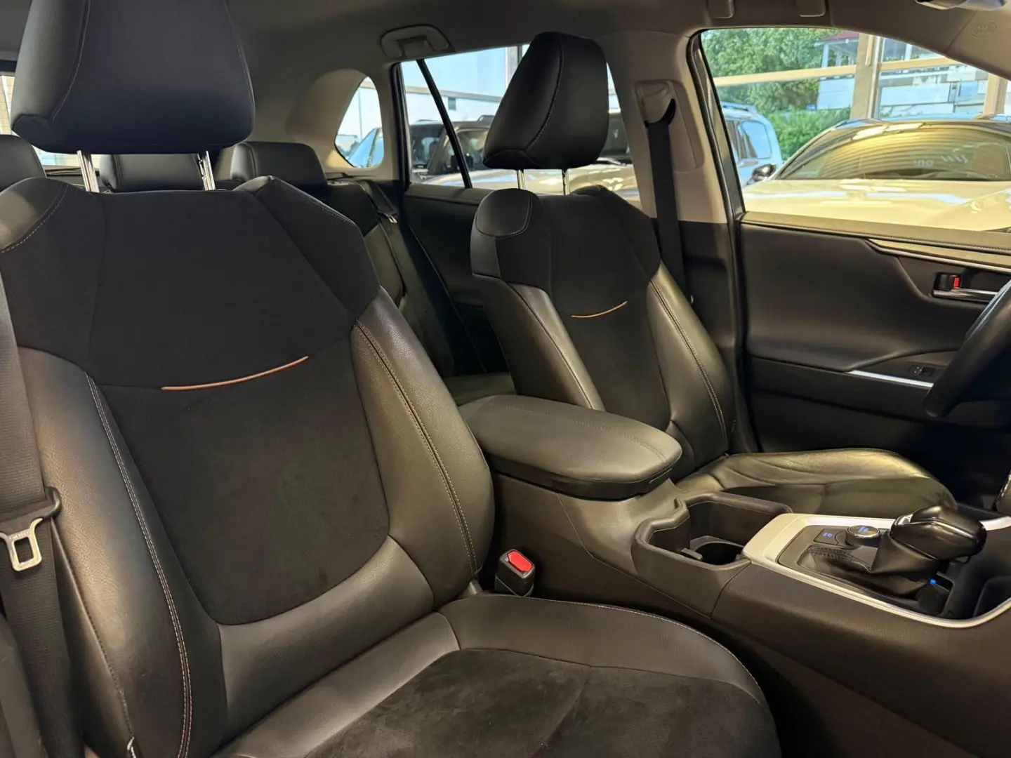 RAV 4 HYBRID-4x4-LED-LEDER-KAMERA-18 ZOLL-29.990