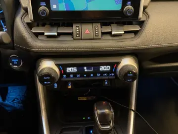 RAV 4 HYBRID-4x4-LED-LEDER-KAMERA-18 ZOLL-29.990