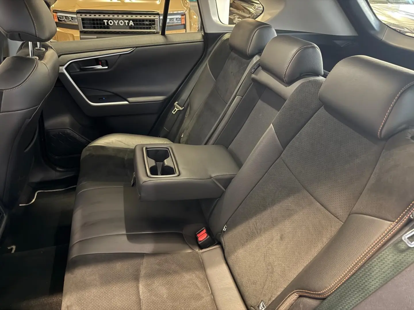 RAV 4 HYBRID-4x4-LED-LEDER-KAMERA-18 ZOLL-29.990
