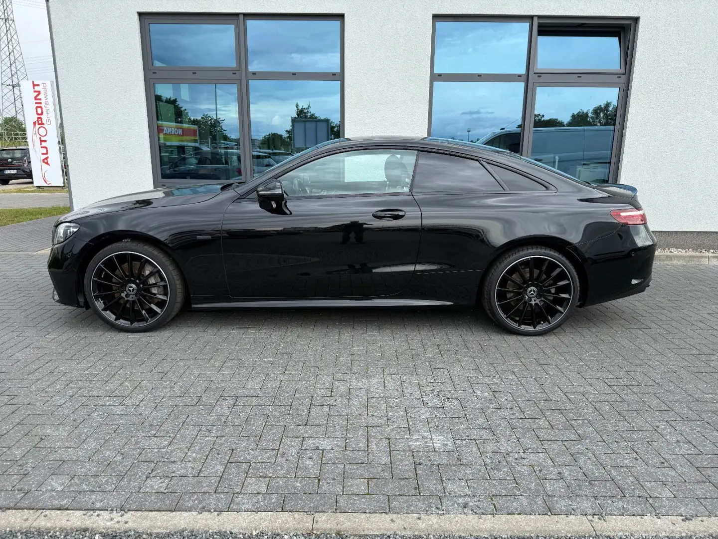 Coupe E400d 4Matic Night Edition AMG LINE VOLL!!