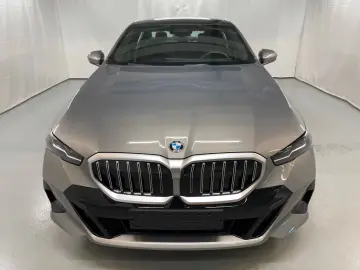 BMW 520d Limousine_M Sport Paket_ACC_Pano_360