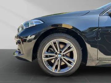 BMW 118i Sport Line Aut. LED 17