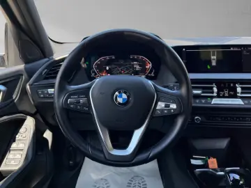 BMW 118i Sport Line Aut. LED 17