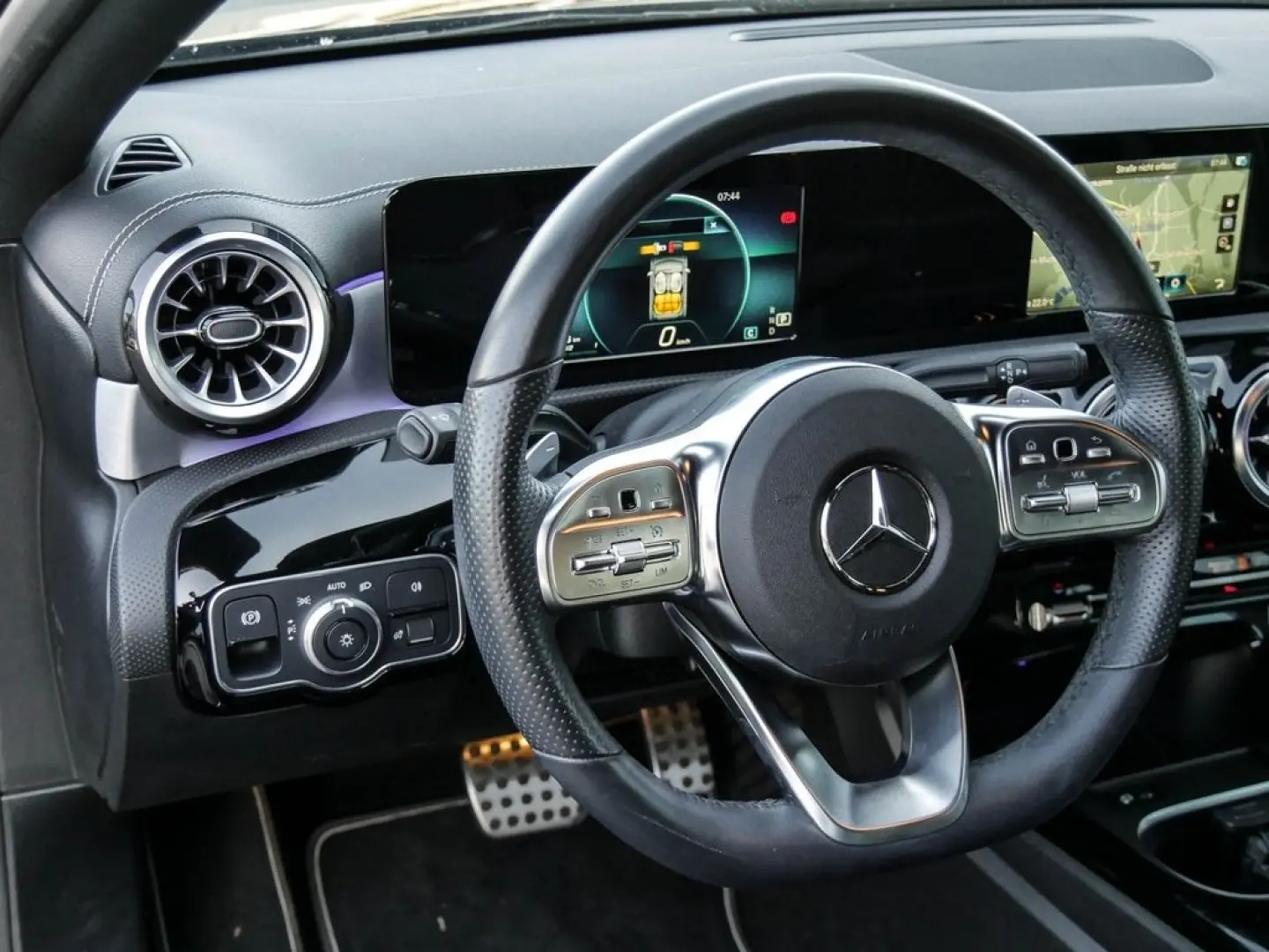 MERCEDES BENZ A180 |Edition|AMG|NIGHT|LED|NAVI|MBUX|