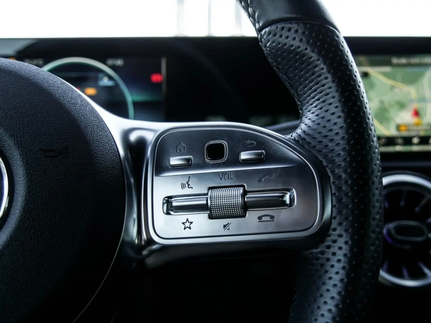 MERCEDES BENZ A180 |Edition|AMG|NIGHT|LED|NAVI|MBUX|