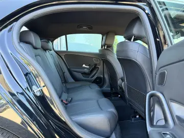MERCEDES BENZ A200 d/BURMESTER/LEDER//NAVI/CAR PLAY