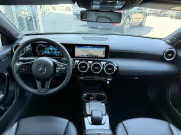 MERCEDES BENZ A200 d/BURMESTER/LEDER//NAVI/CAR PLAY
