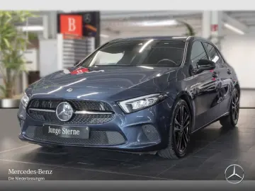 MERCEDES BENZ A180 Prog Night LED Kam CarPlay