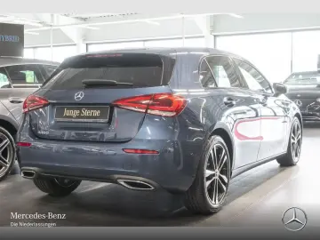 MERCEDES BENZ A180 Prog/Night/LED/Kam/CarPlay/