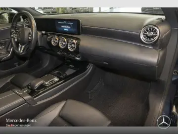 MERCEDES BENZ A180 Prog/Night/LED/Kam/CarPlay/