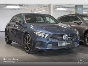MERCEDES BENZ A180 Prog/Night/LED/Kam/CarPlay/