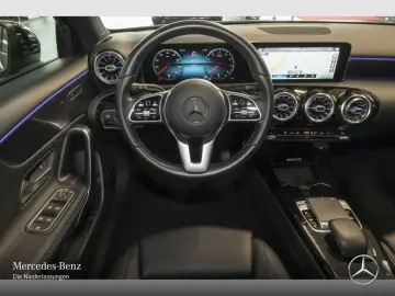 MERCEDES BENZ A180 Prog/Night/LED/Kam/CarPlay/