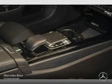 MERCEDES BENZ A180 Prog/Night/LED/Kam/CarPlay/