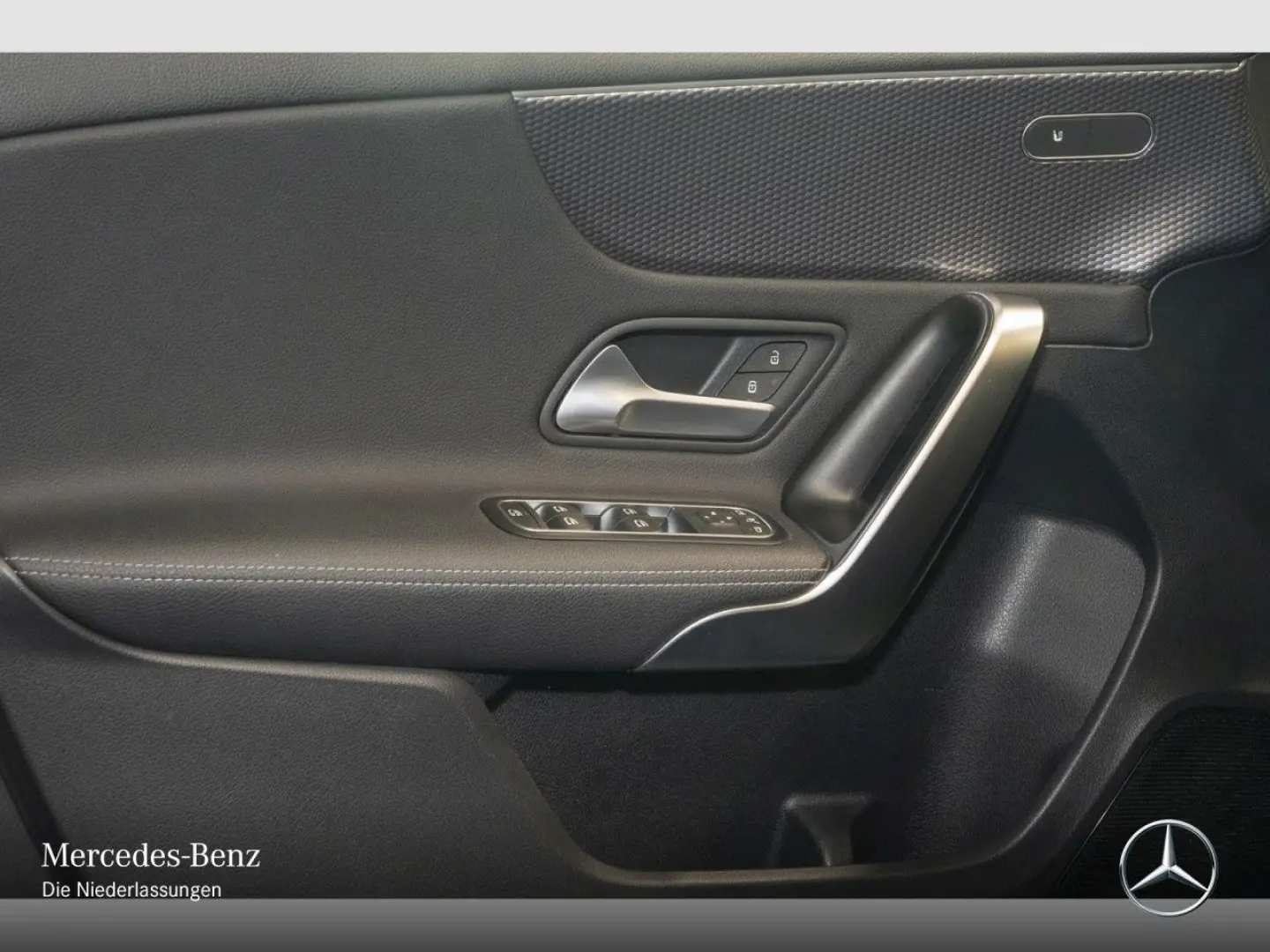 MERCEDES BENZ A180 Prog/Night/LED/Kam/CarPlay/