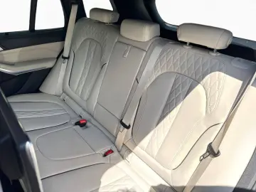 X5 M50i 22