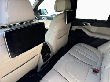 X5 M50i 22