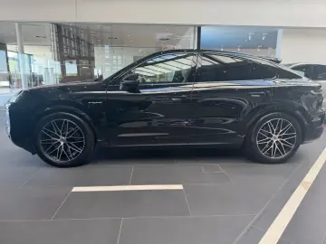 Cayenne COUPE*E-HYBRID*DISTRONIK*LUFTFEDERUNG*