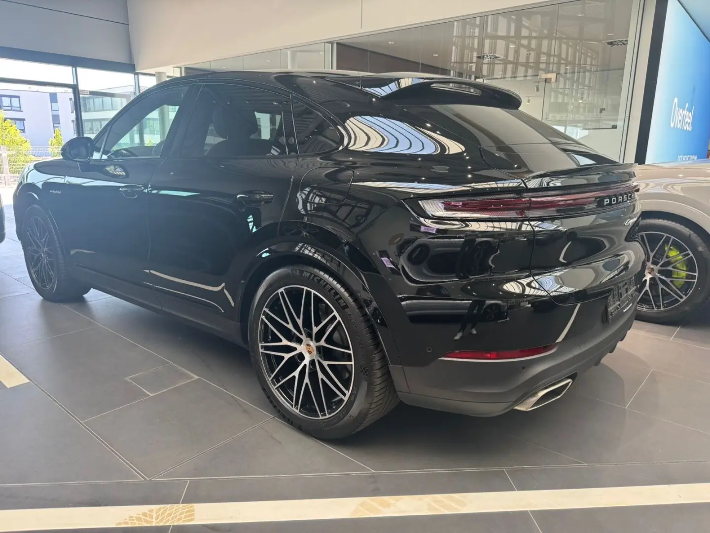 Cayenne COUPE*E-HYBRID*DISTRONIK*LUFTFEDERUNG*