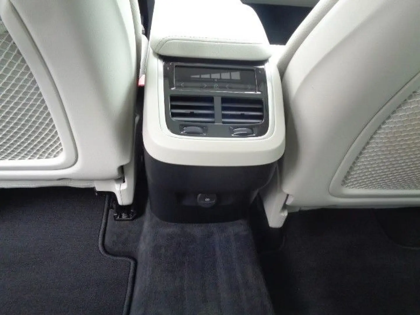 XC60 B5 Ultimate Dark AWD*360°*AHK*KS*SD*MJ.2023