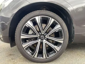XC60 B5 AWD Ultimate Bright 360 4C HUD PANO STHZ