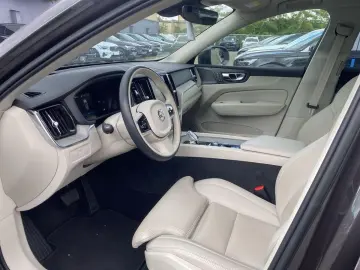 XC60 B5 AWD Ultimate Bright 360 4C HUD PANO STHZ
