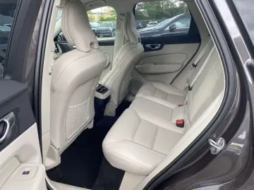 XC60 B5 AWD Ultimate Bright 360 4C HUD PANO STHZ