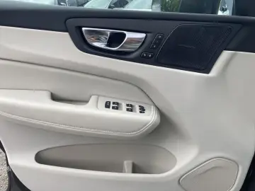 XC60 B5 AWD Ultimate Bright 360 4C HUD PANO STHZ