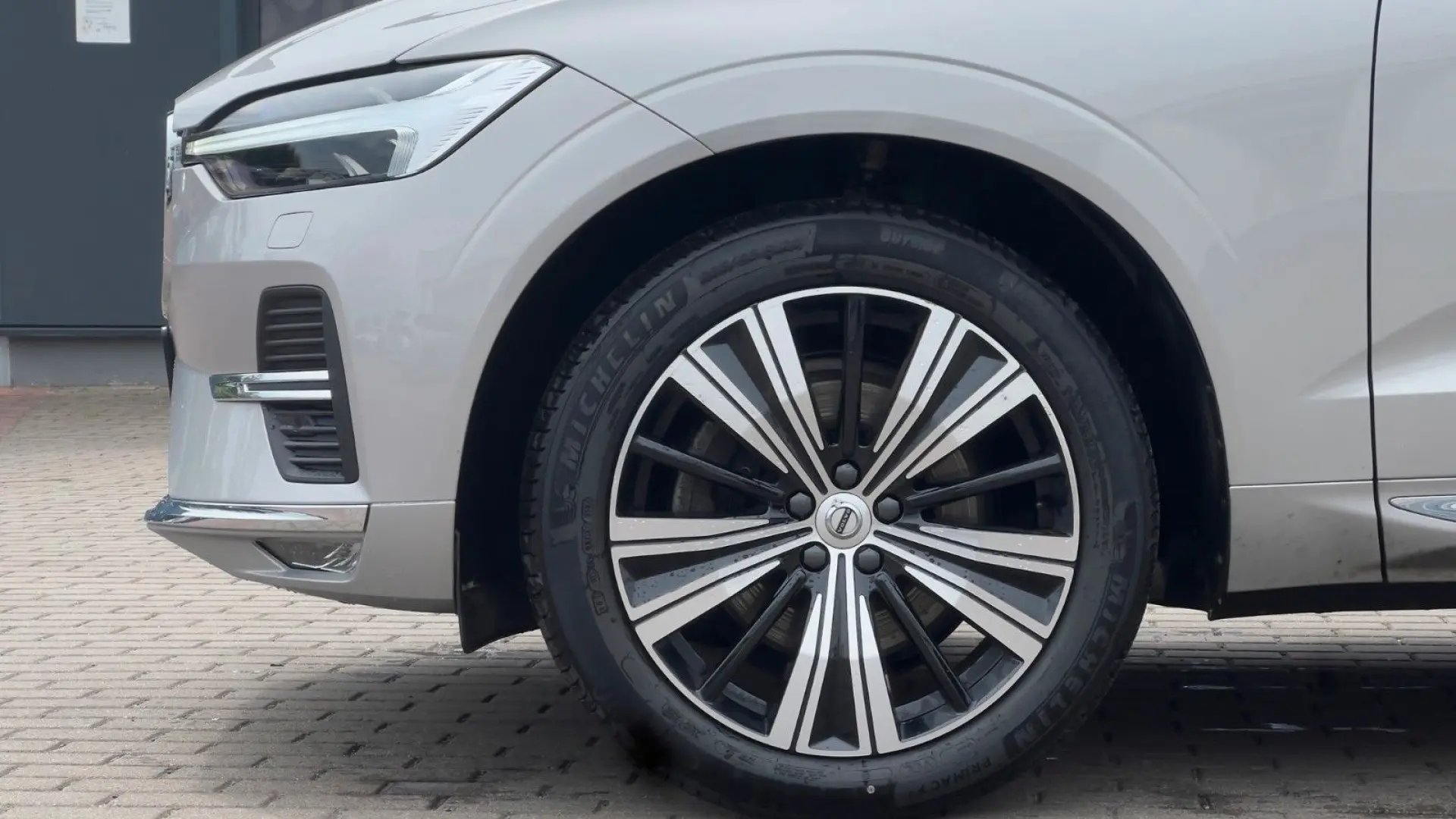 XC60 B5 D Ultimate Bright AWD*AHK*STHZG*Massage*