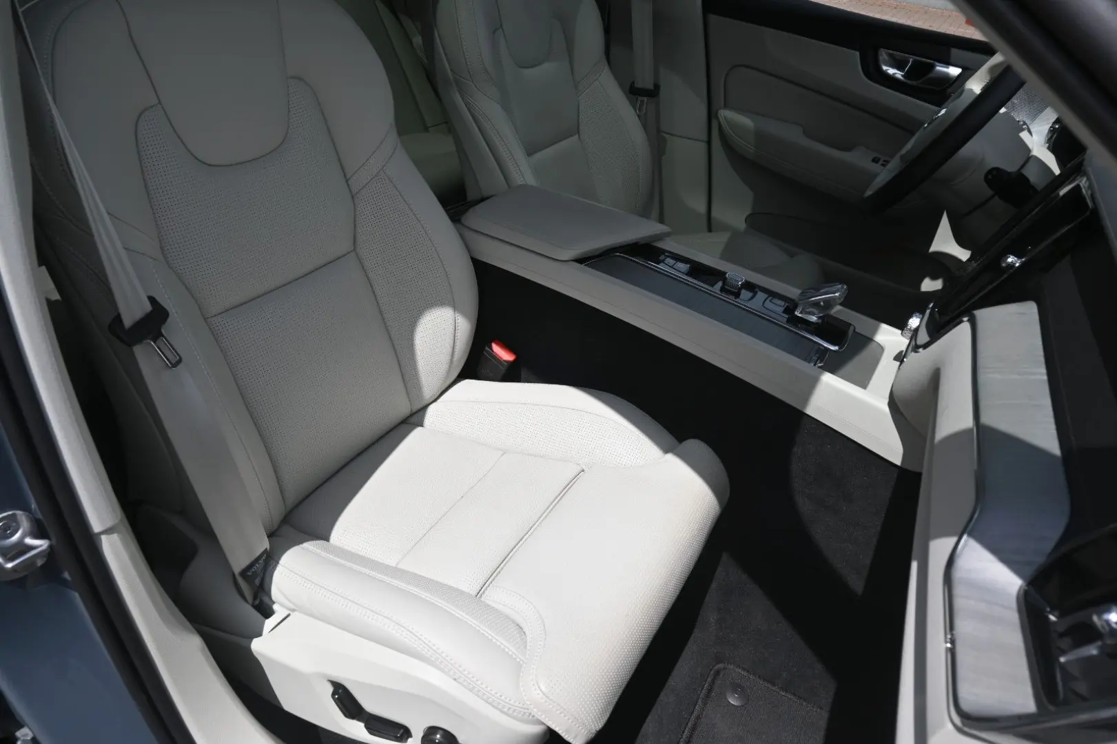 XC60 B4 D Ultimate Dark AWD*B&W*AHK*360°*PANO*