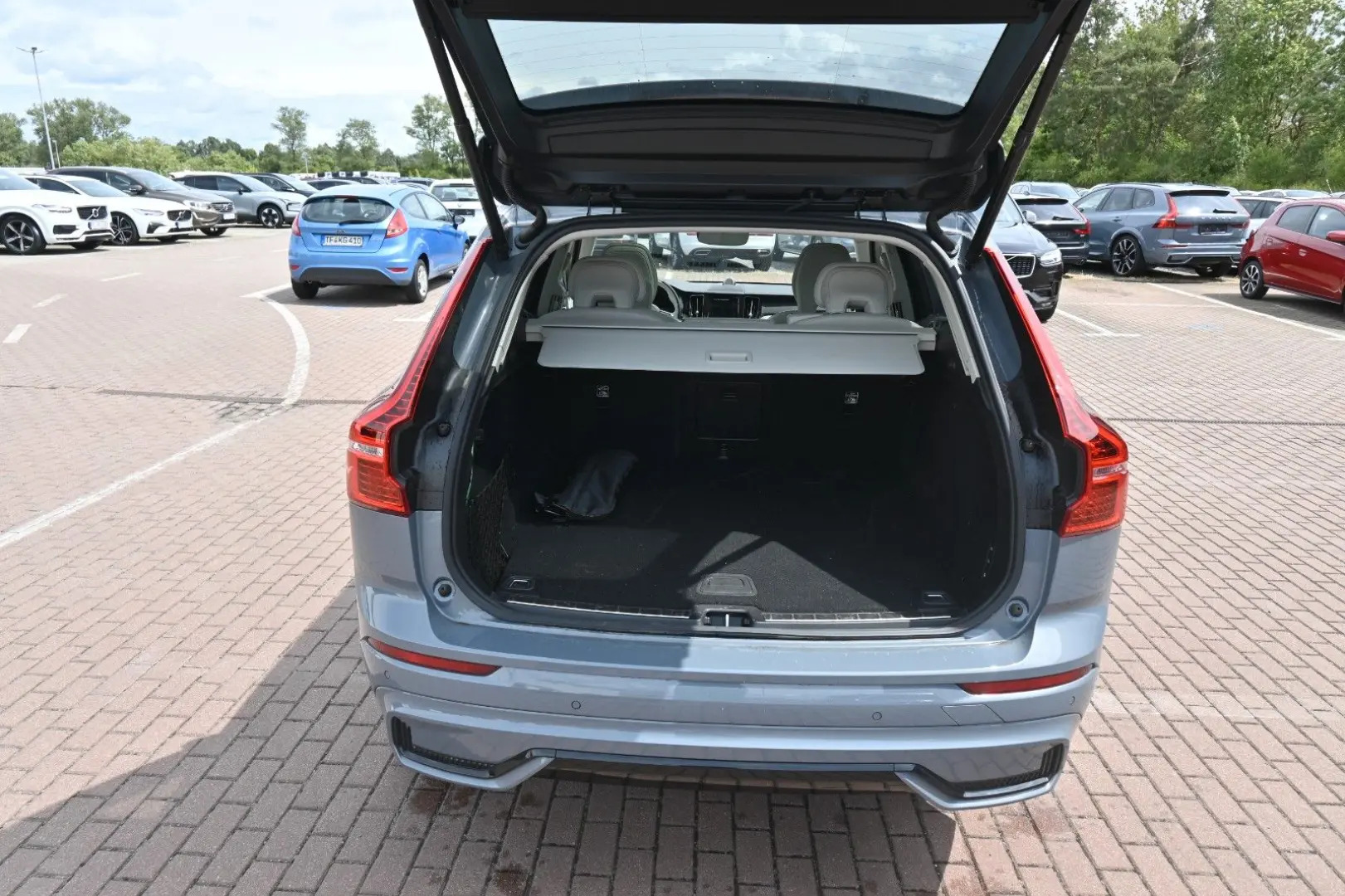 XC60 B4 D Ultimate Dark AWD*B&W*AHK*360°*PANO*