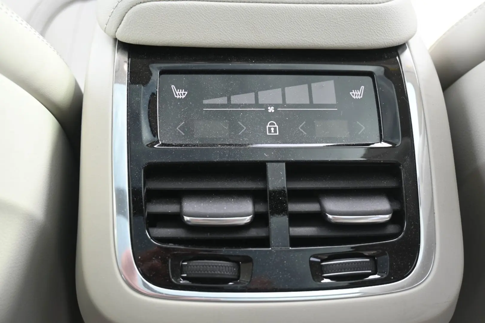 XC60 B4 D Ultimate Dark AWD*B&W*AHK*360°*PANO*