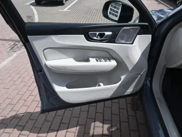 XC60 B4 D Ultimate Dark AWD*B&W*AHK*360°*PANO*