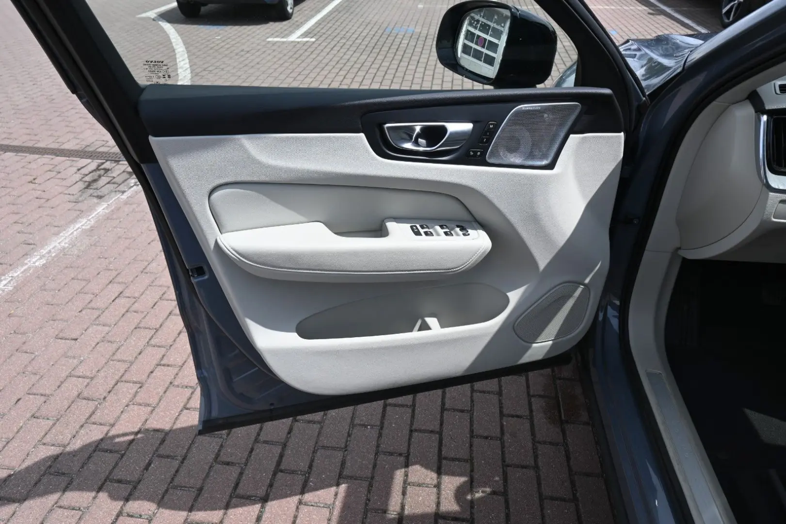 XC60 B4 D Ultimate Dark AWD*B&W*AHK*360°*PANO*