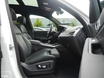 X7 40i M-SPORT 7SITZER SKYLOUNGE LASER STANDHEIZ