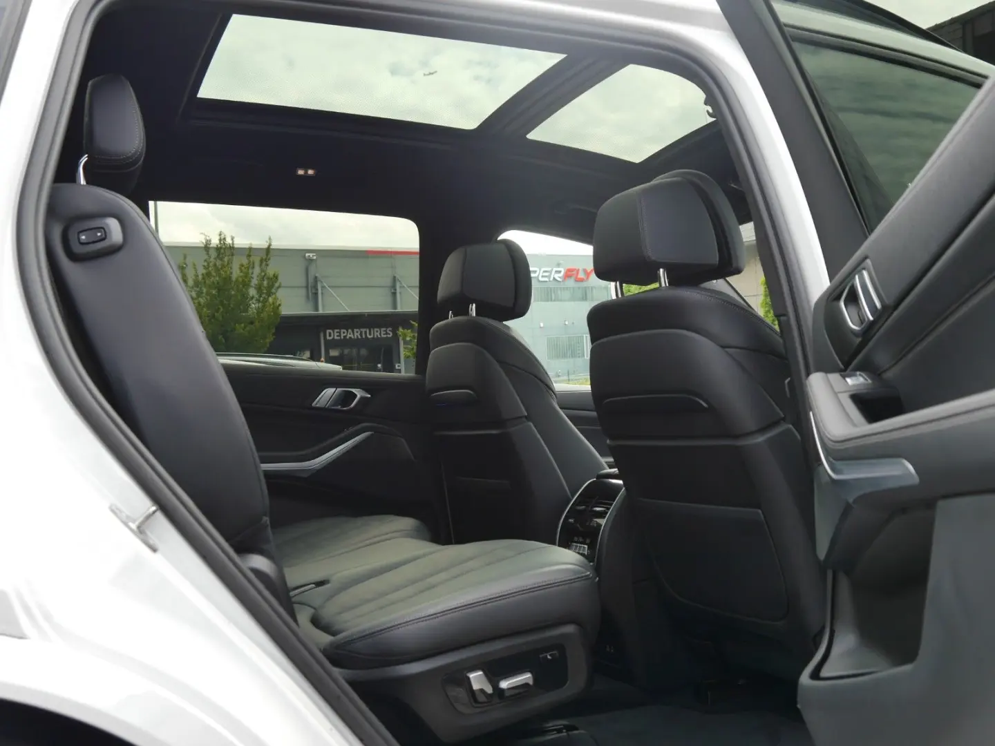 X7 40i M-SPORT 7SITZER SKYLOUNGE LASER STANDHEIZ