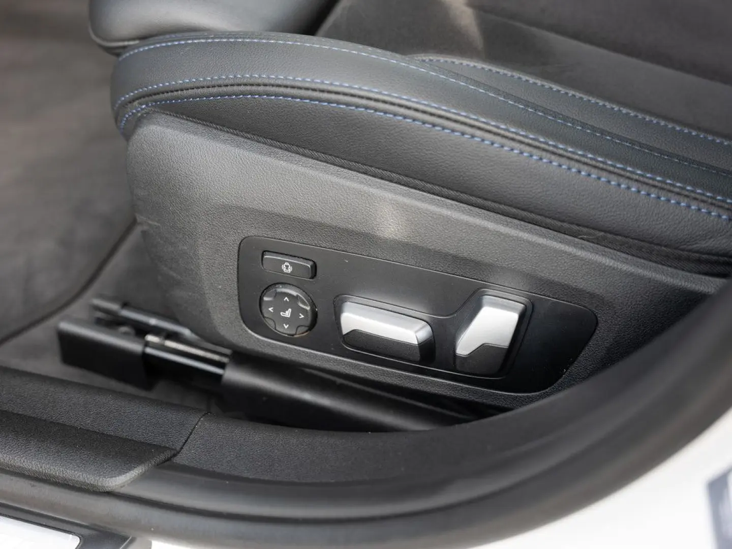 330e M-Sport HUD LASER LED W-LAN NAVI HGSD H/K