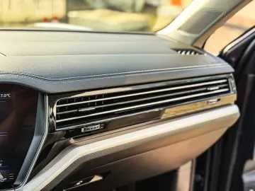 VW Touareg V6 TDI Style 231CP DSG 4Motion