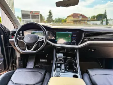 VW Touareg V6 TDI Style 231CP DSG 4Motion