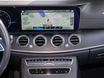 E 300 de 4M AMG Distr+Pano+AHK+Burm.+LED+Widescr