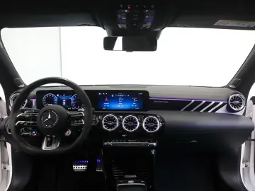 CLA 45 AMG S 4M+ Pano*HUD*Burmester*Multibeam*++
