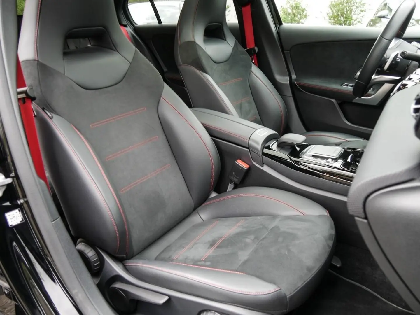 AMG A 35 4MATIC Kompaktlimousine |LED|NAVI|PANO