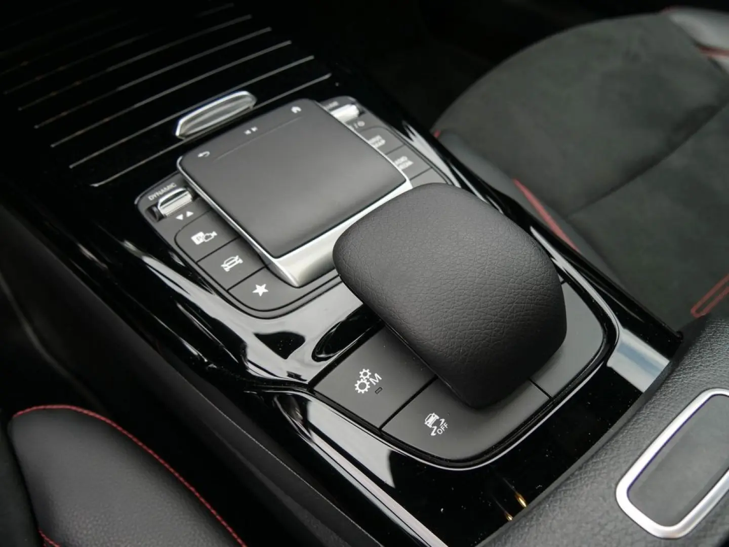 AMG A 35 4MATIC Kompaktlimousine |LED|NAVI|PANO
