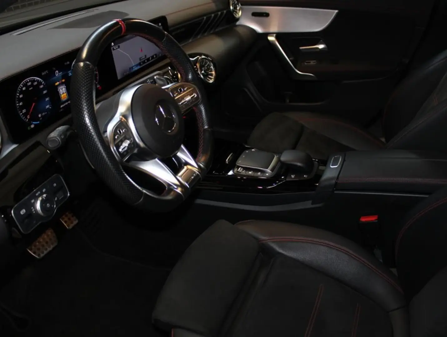 AMG CLA 35 4M CP *AERO Panorama Night Multibeam
