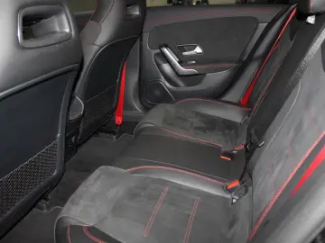 AMG CLA 35 4M CP *AERO Panorama Night Multibeam