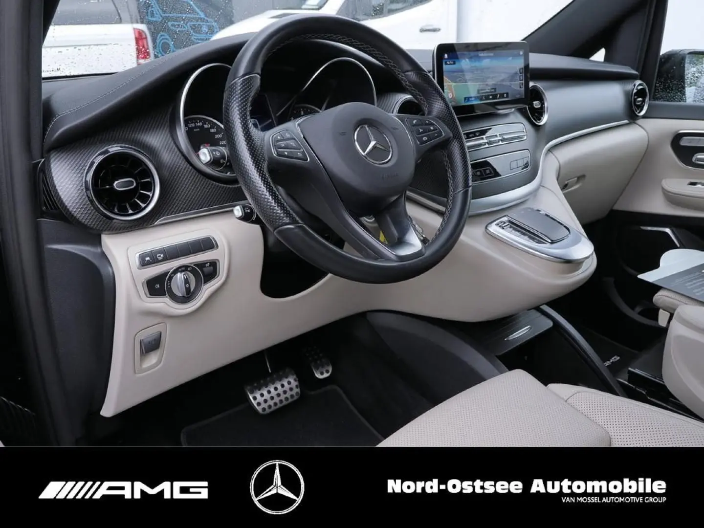 V 300 AVANTGARDE EDITION LANG AMG LED PANO AHK
