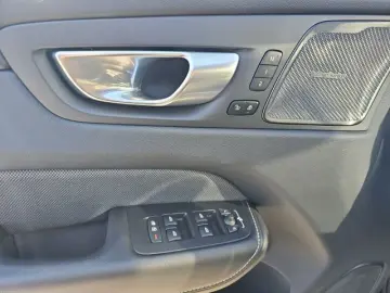 XC60 B5 B AWD Plus Dark  NAVI LED ACC LICHT