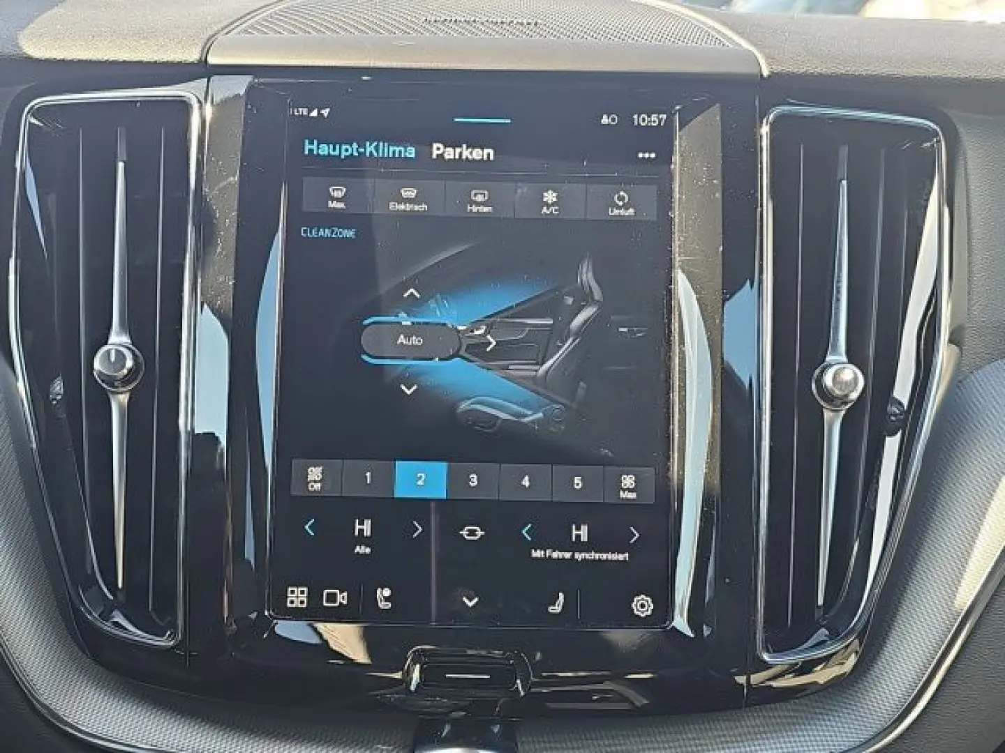 XC60 B5 B AWD Plus Dark  NAVI LED ACC LICHT