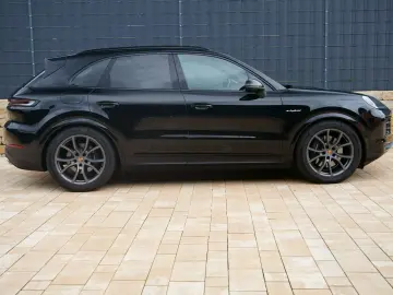 Cayenne E-Hybrid *AHK*PANO*INNO*KEYLESS*BOSE